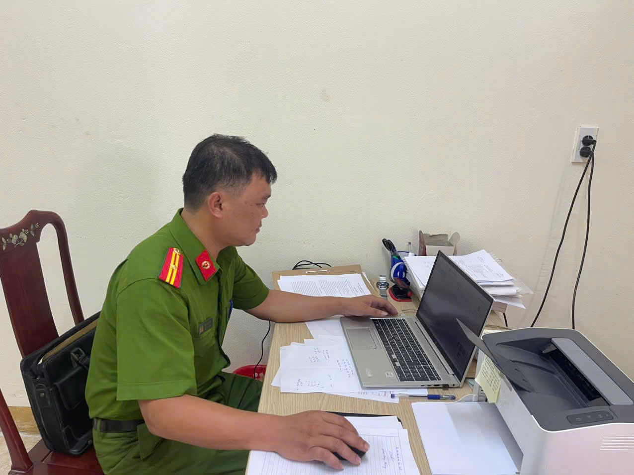 Thiếu tá Hà Văn Thức “người cha” của hơn 100 người tâm thần và thanh thiếu niên lầm lỡ