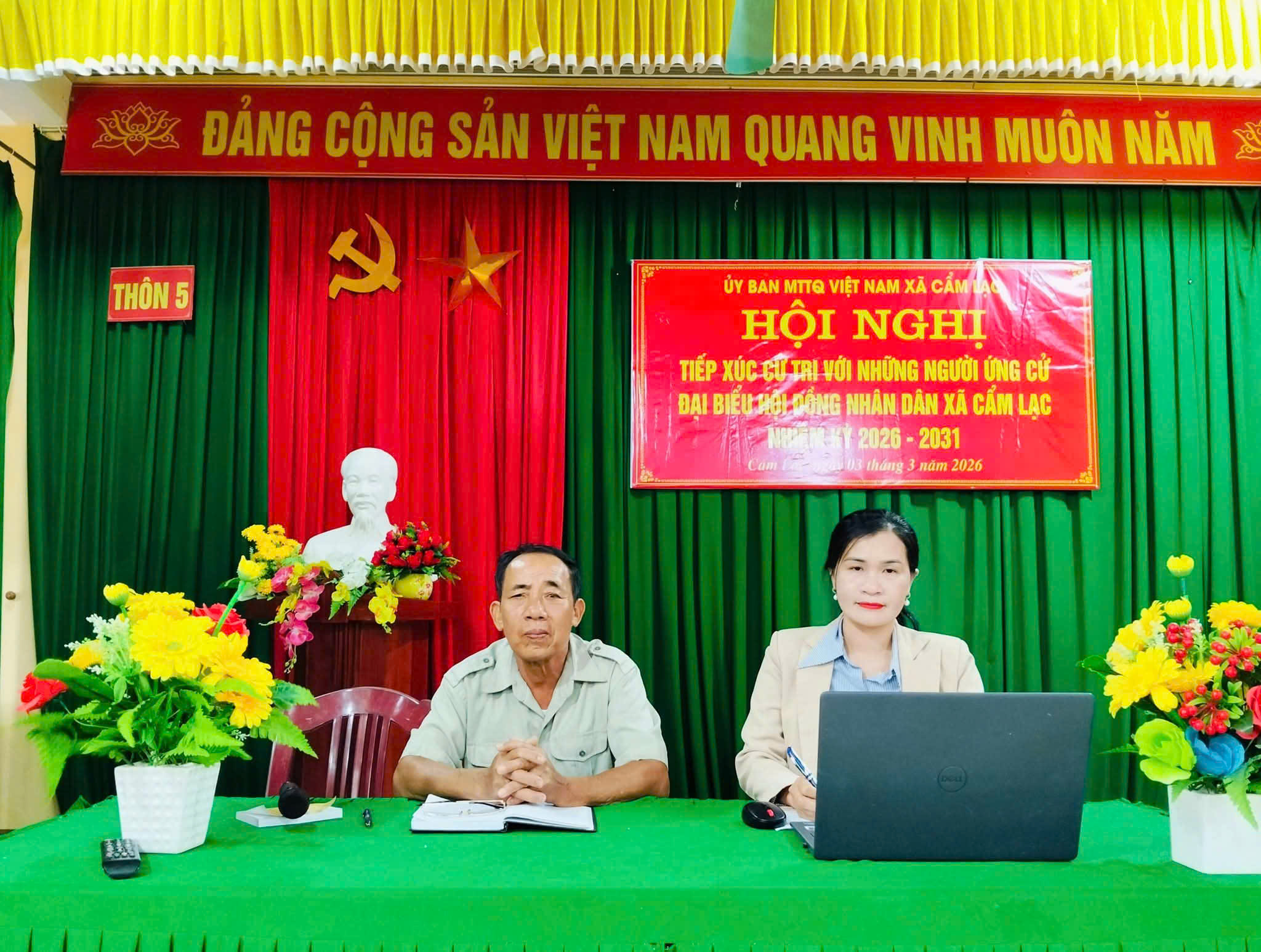 Cử tri tổ Bầu cử số 9 tham gia Hội nghị tiếp xúc với người ứng cử Đại biểu HĐND xã Cẩm Lạc