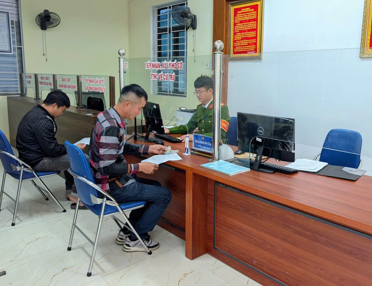 Thông báo quan trọng - làm việc Thứ 7, Chủ nhật để tiếp nhận, giải quyết hồ sơ cư trú & định danh điện tử