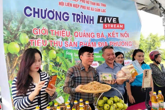 Livestream bán hàng - cách làm mới của phụ nữ Cẩm Lạc trong Chuyển đổi số và hoạt động nhân ái