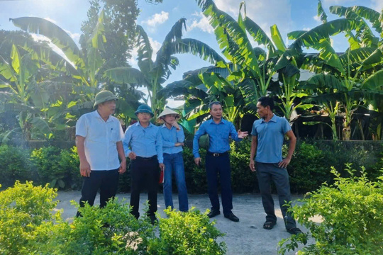 Uỷ ban nhân dân xã Cẩm Lạc duy trì thực hiện mô hình "Tiếp công dân tận ngõ, rõ việc tận nhà"