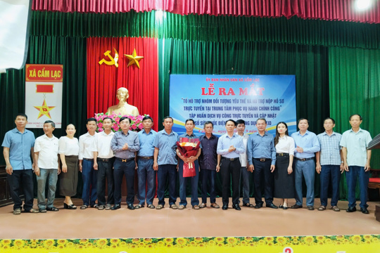 Cẩm Lạc ra mắt tổ hỗ trợ nhóm đối tượng yếu thế, tập huấn dịch vụ công trực tuyến và sổ sức khỏe điện tử