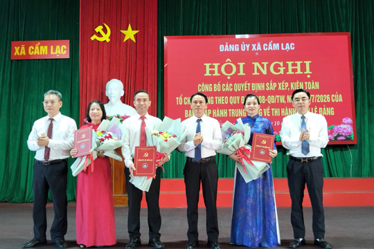 Cẩm Lạc kiện toàn các tổ chức Đảng trực thuộc